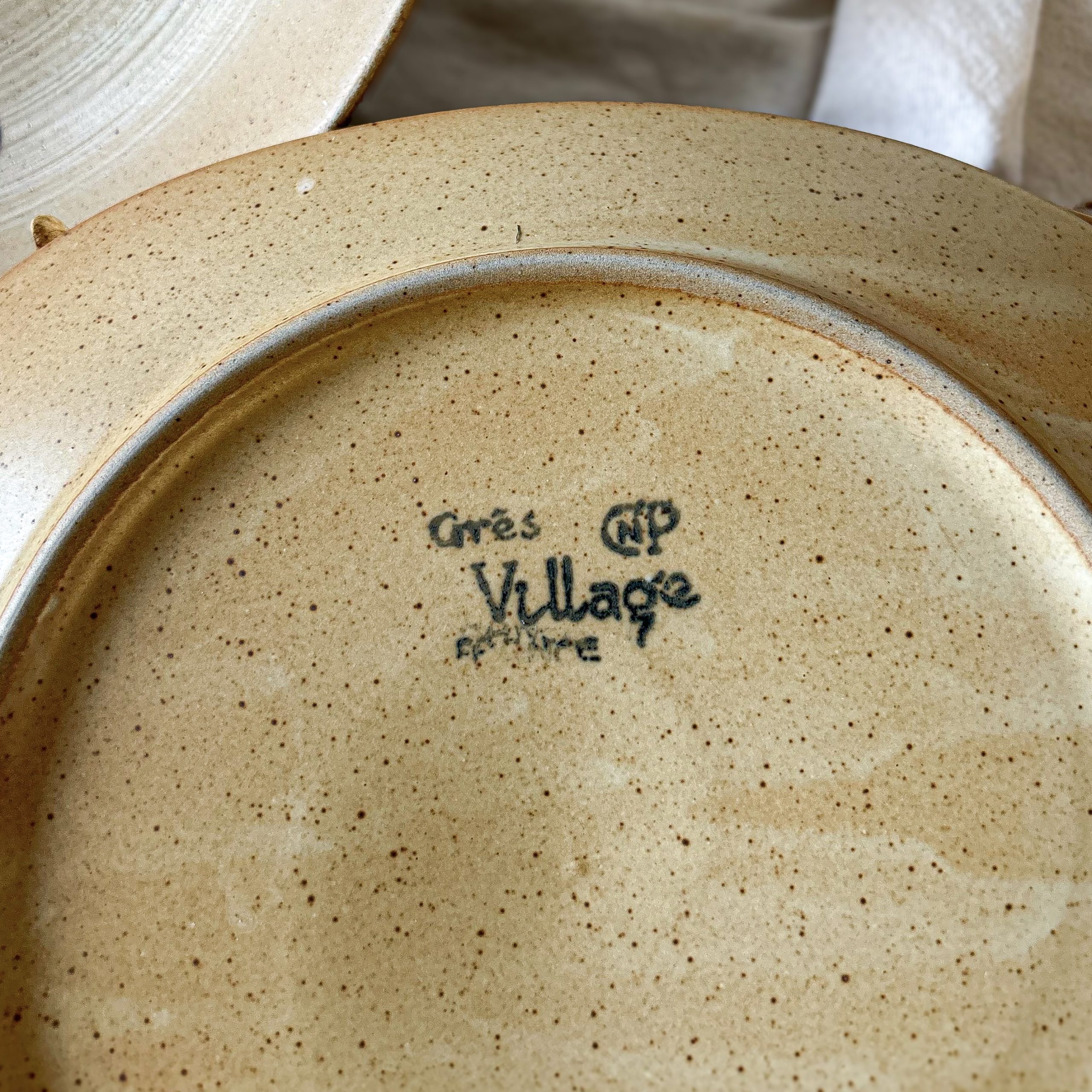 ASSIETTE EN GRÈS RECTANGULAIRE ARRONDIE | MARGAUX